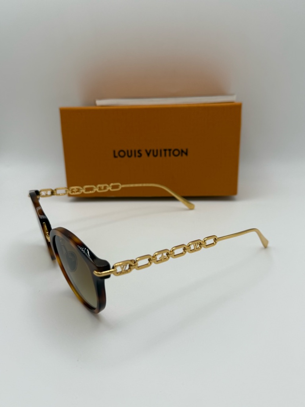 Louis Vuitton My LV Chain Two Round Sunglasses - Picture 6 of 17